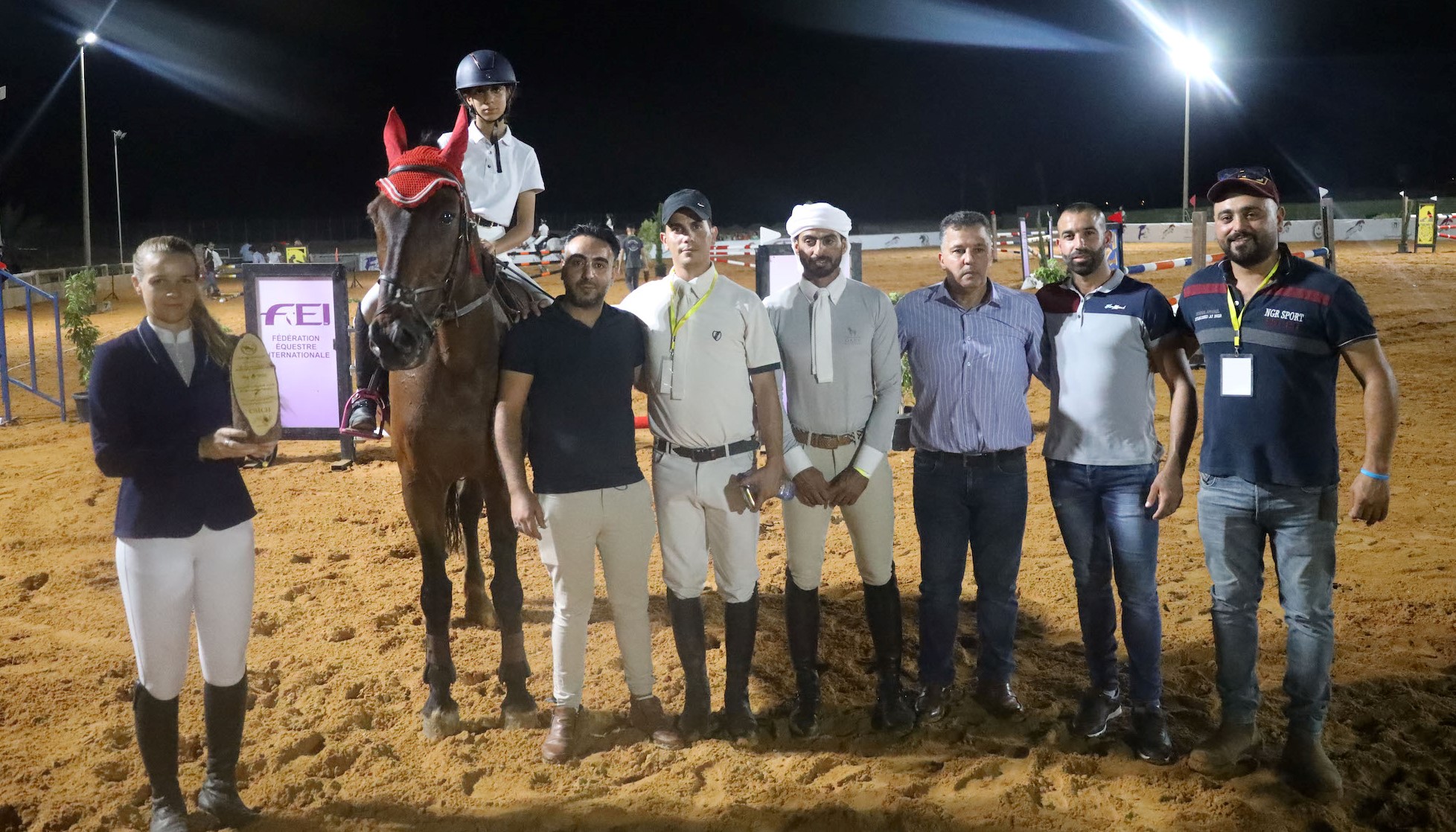 تتويج أحد الفائزين